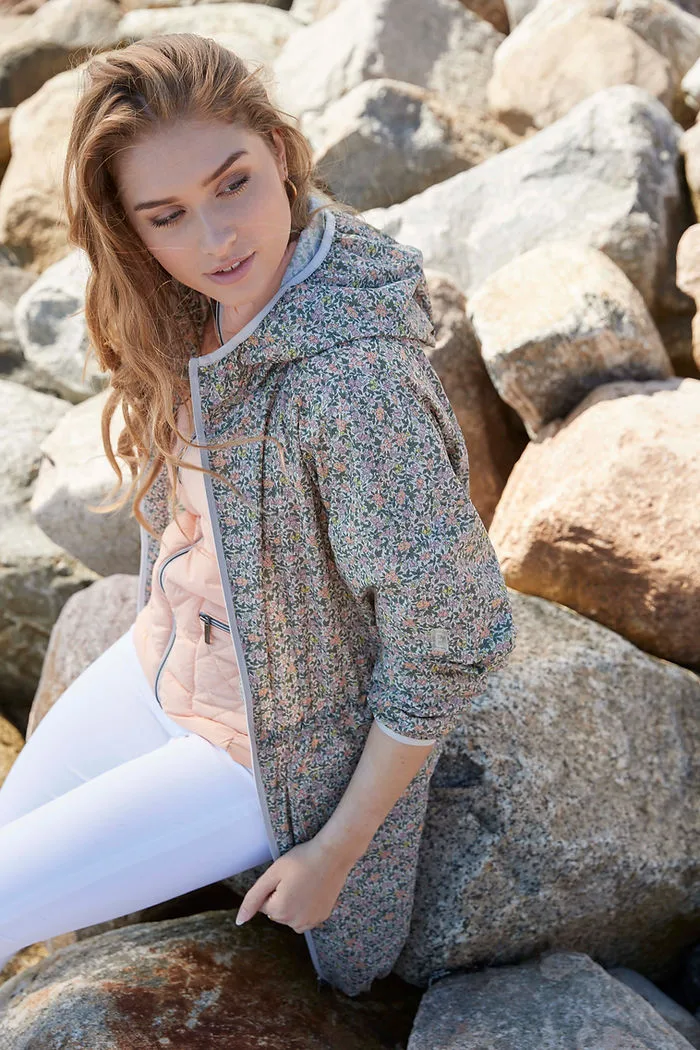 Uudet kevättakit Senior Shopissa