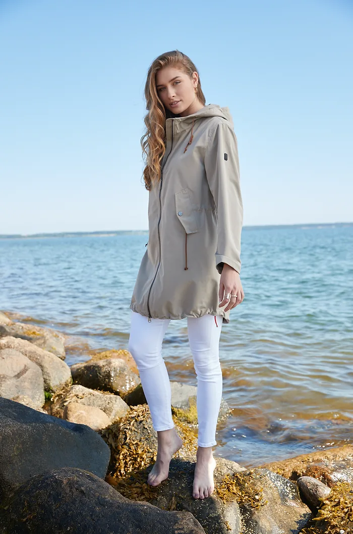 Uudet kevättakit Senior Shopissa