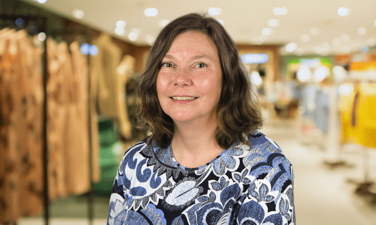 UUSI YRITTÄJÄ SENIORSHOPIN VAATEKAUPPAKETJUUN